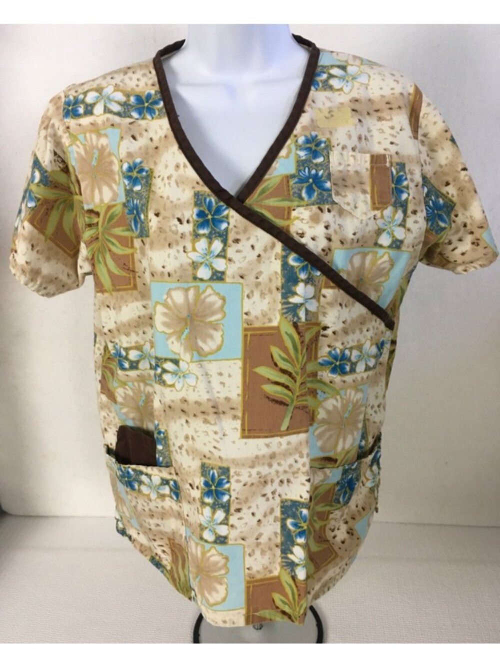 Fashion Scrubs Size S Tan Blue Green Leaves Flowers Pockets V neck Short Sleeves